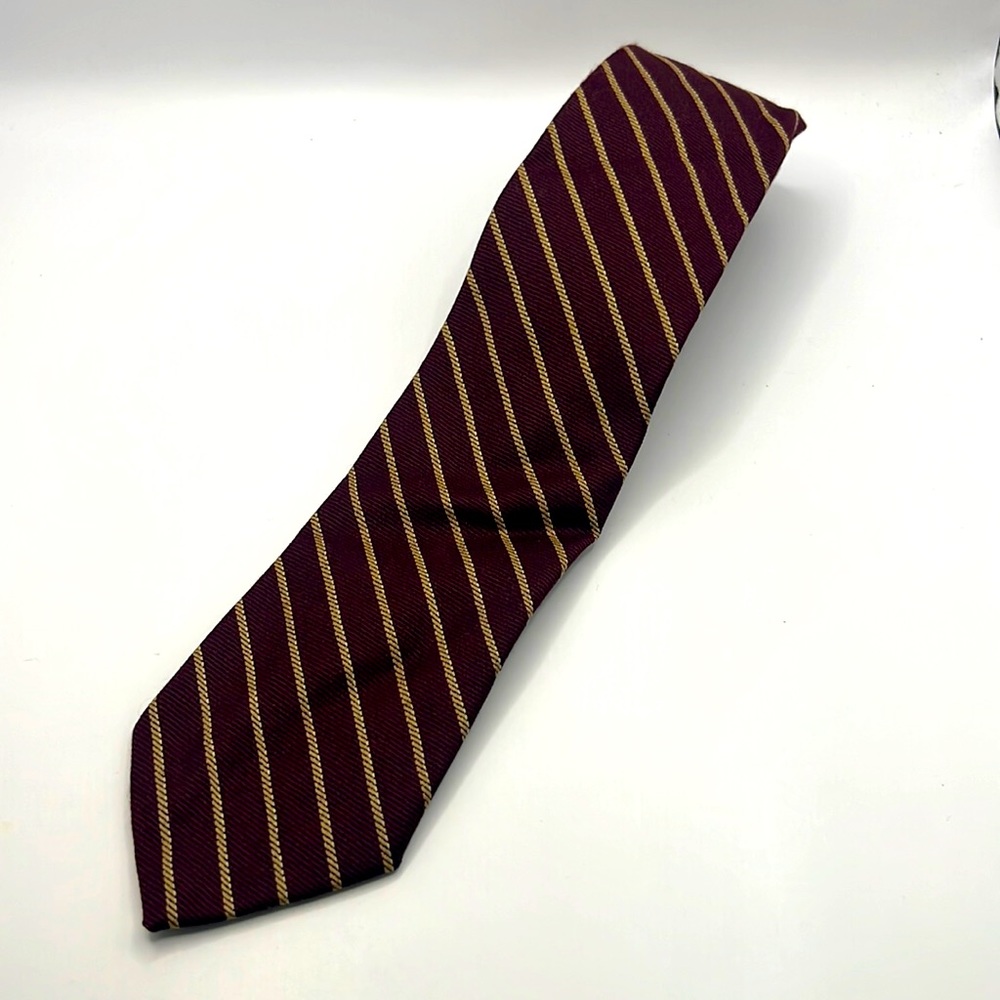 Maroon colored tie with beige stripes. Diagonal print. Allen Solly. 100% wool